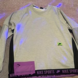 Grey men’s Nike Pull over